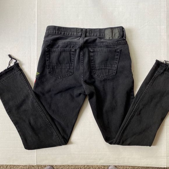 Pacsun Distressed Rose Embroidered Mom Jeans 30" - Picture 4 of 10